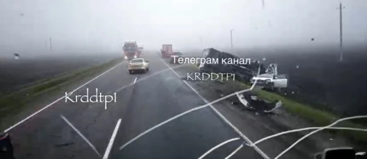 Страшное ДТП в Кавказском районе: большегруз выбросило в поле