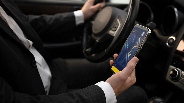 Таксисты пересядут на отечественное авто: новая инициатива госдумы
