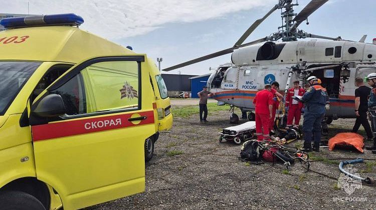 Травмы головы и спины: в Лагонакском нагорье спасали ребенка с помощью вертолета