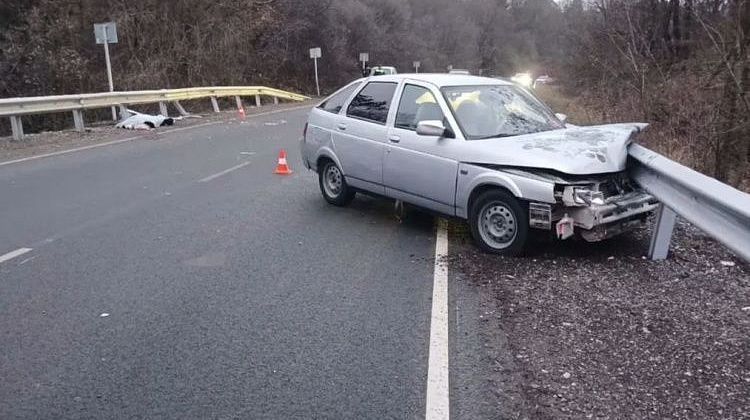 Трагедия на трассе: водитель ВАЗ-2112 погибла в страшной аварии под Новороссийском