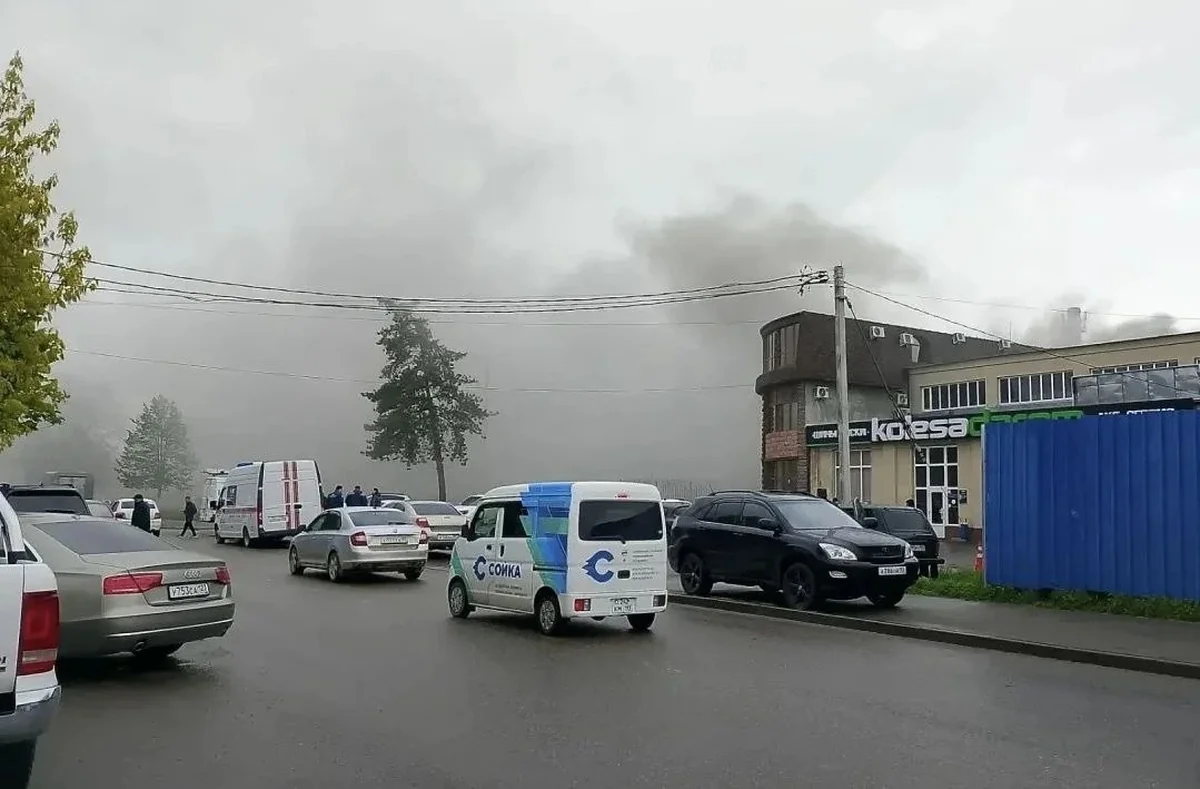 Три сотрудника пострадали при пожаре в магазине «Светофор» в Армавире