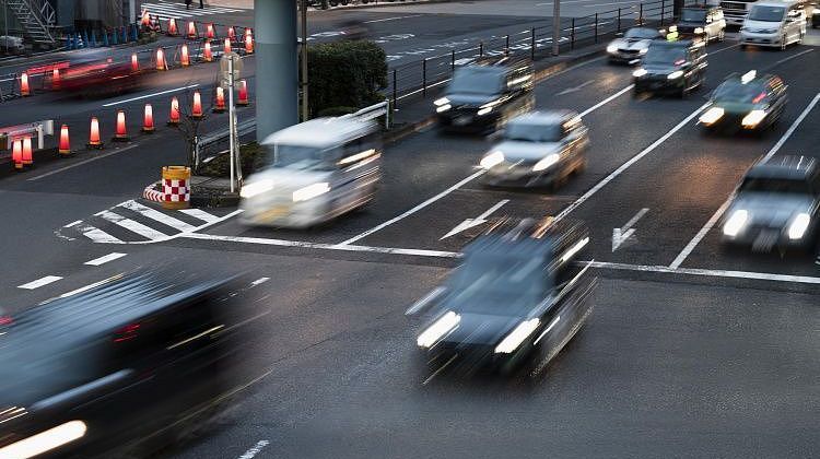 Ужас на дороге в Подмосковье! Малышку выбросило из автомобиля во время движения