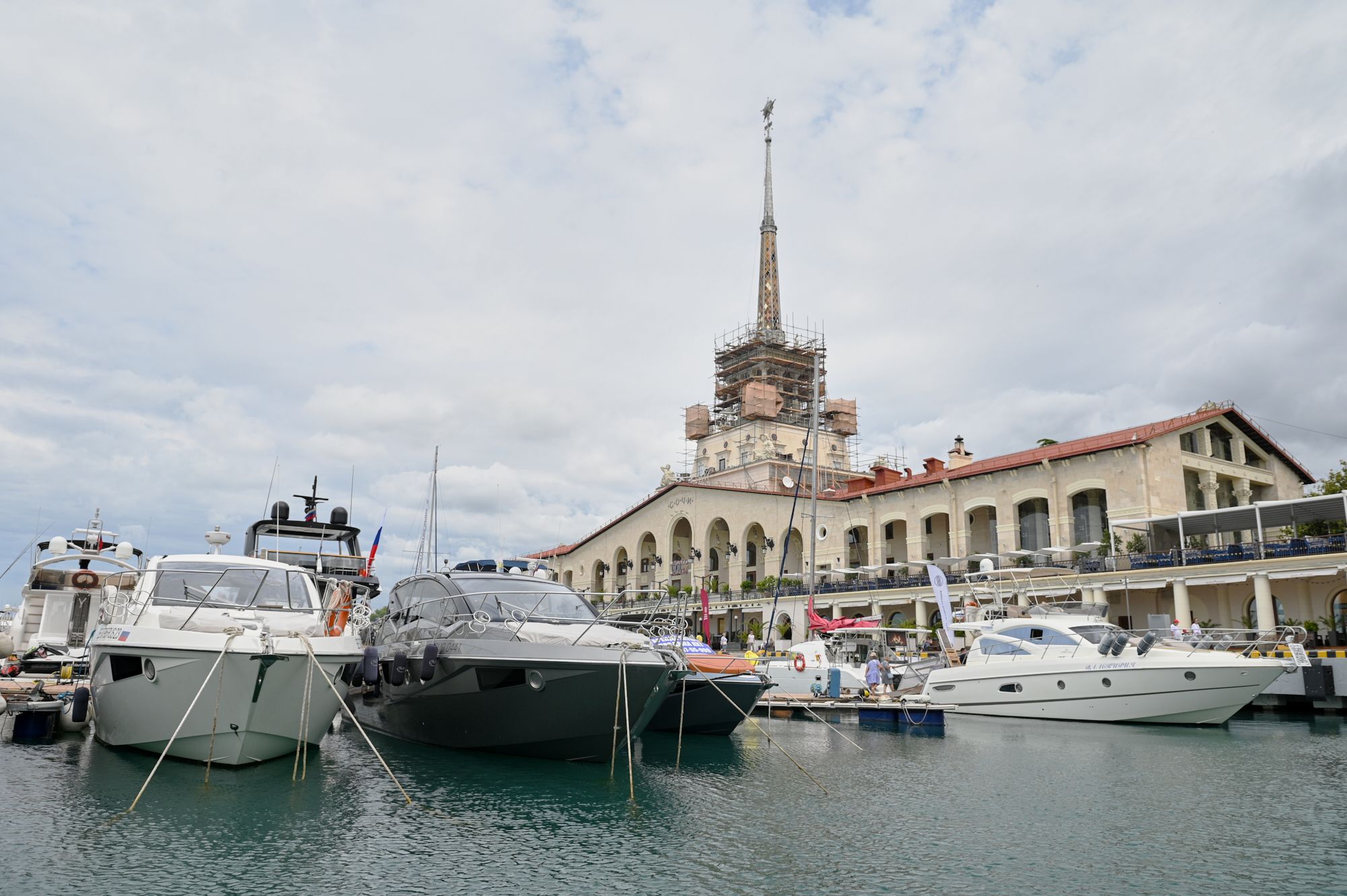 Учебные стрельбы пройдут в морском порту Сочи 17 мая