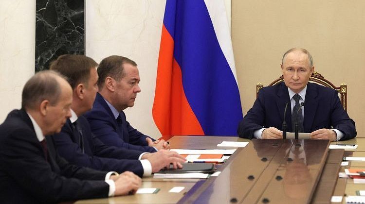 Что сказал на совещании по строительству Вооруженных Сил Путин?
