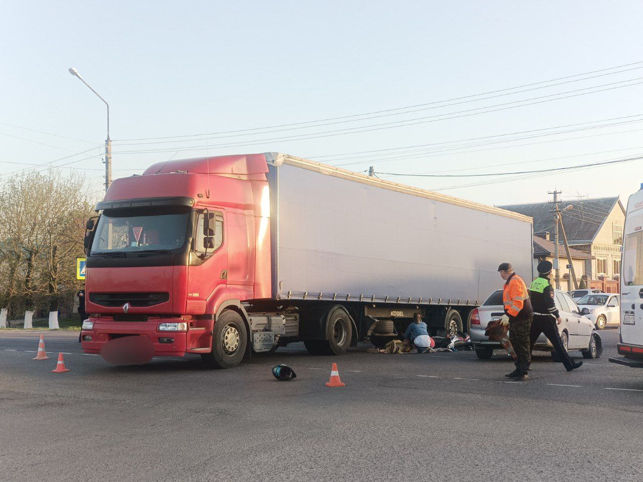 Школьник погиб под колесами фуры, вылетев из питбайка в ДТП на Кубани
