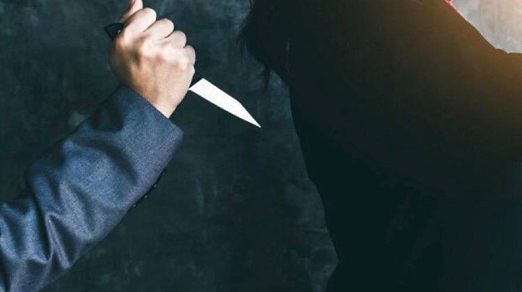 Шок в школе Петербурга! Восьмиклассник напал с ножом на учительницу