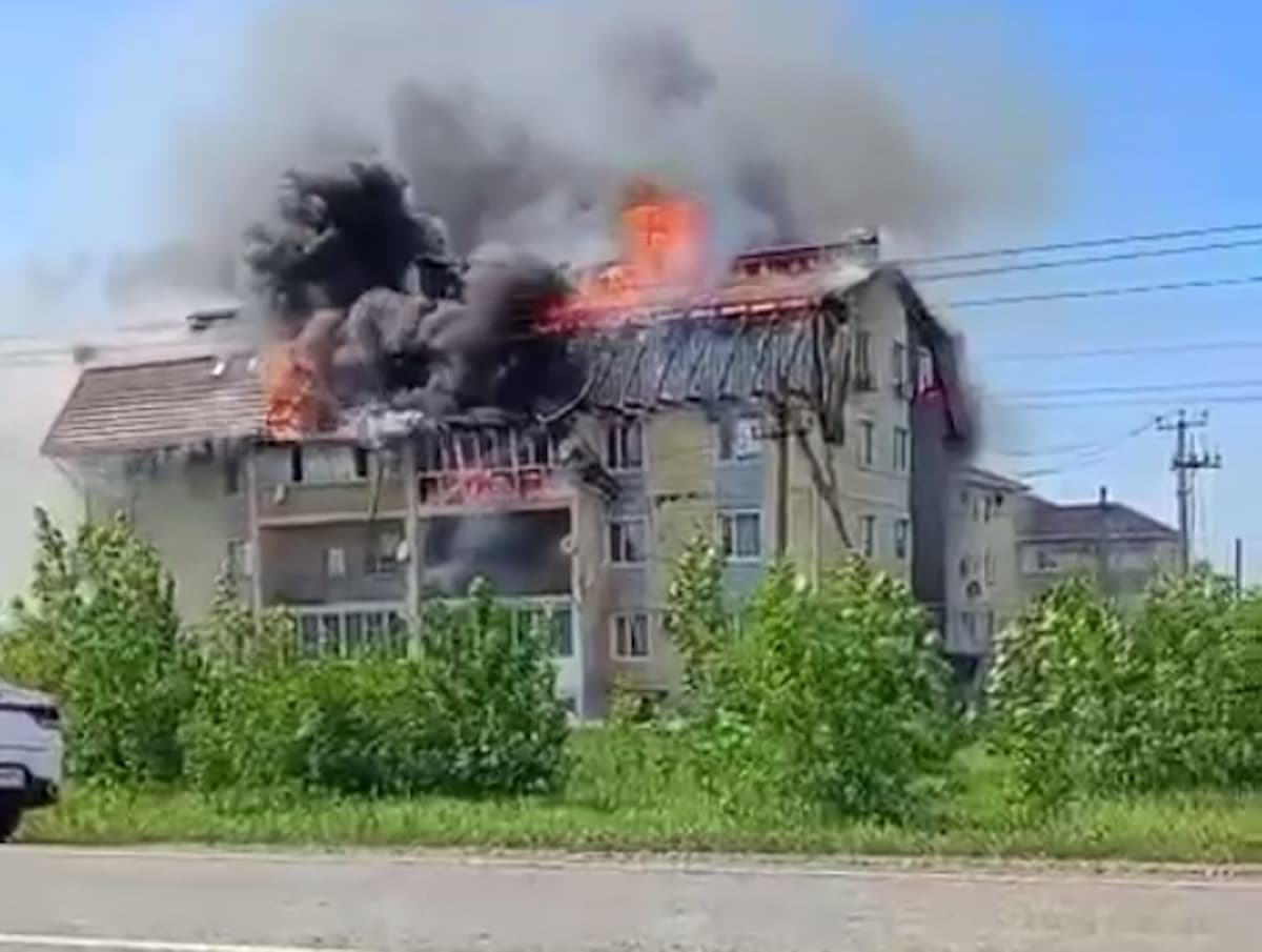 Экспертиза пострадавшего при пожаре дома в Староминской продлится около месяца
