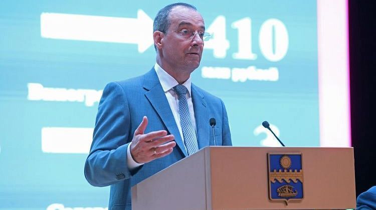 Юрий Бурлачко представил отчет о работе депутатского корпуса и динамике развития региона