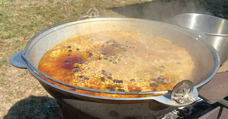 Плов из казана и гигантский горячий самовар с чаем для всех: бесплатные угощения на ярмарках в День города