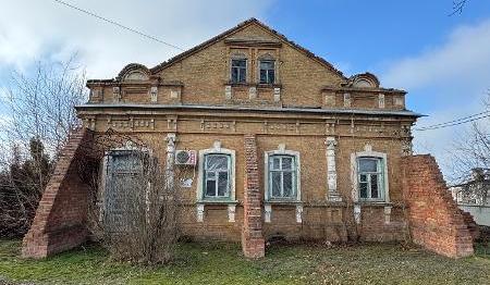 В Краснодарском крае за рубль продают исторический особняк у моря: как выглядит снаружи и внутри