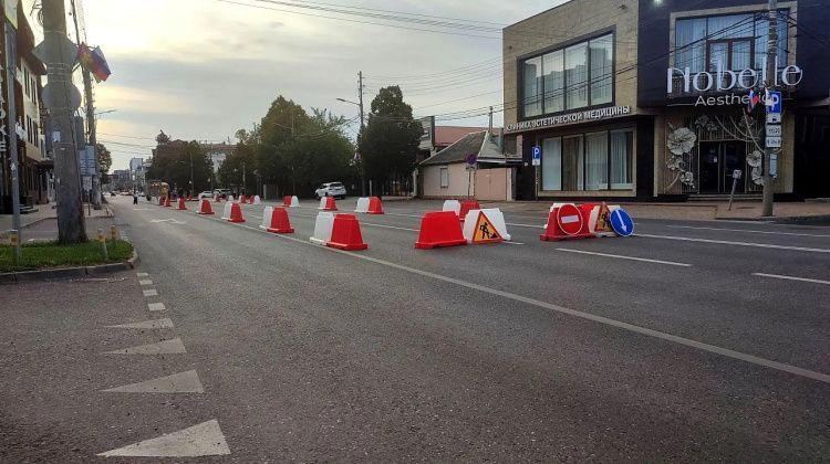 Провал на Красных Партизан в Краснодаре могут ремонтировать до декабря