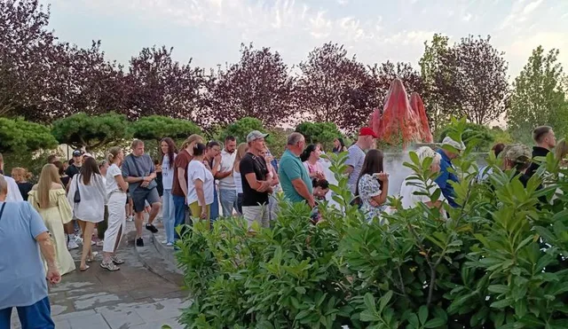 В Сети раскритиковали девушку, намочившую ноги в самой популярной локации парка Галицкого в Краснодаре