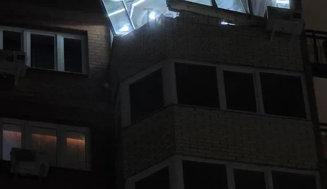В Краснодаре при хлопке газового баллона пострадал балкон и автомобиль