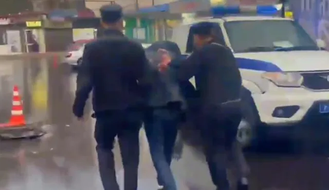 Мужчина с ножом напал на фармацевта аптеки в Сочи