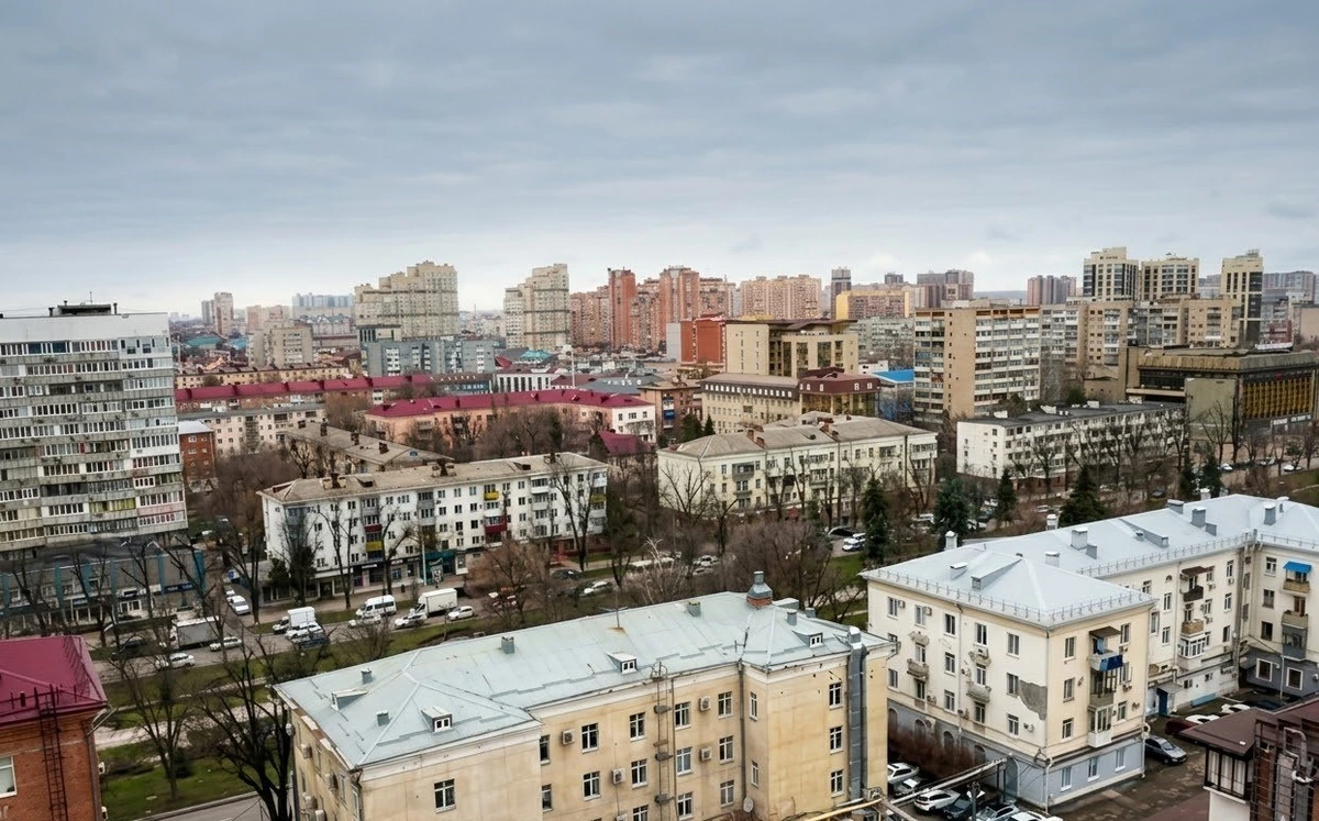 Громкий звук в небе над городом встревожил жителей Краснодара утром 9 октября