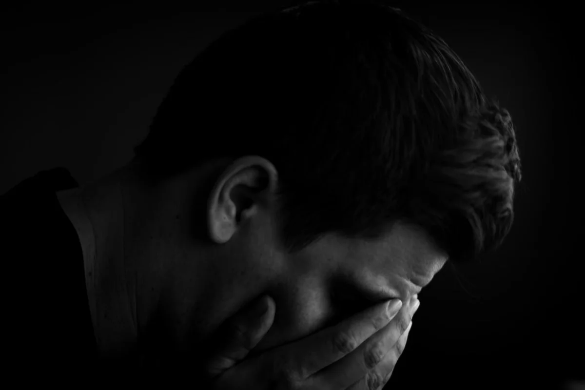 https://unsplash.com/photos/man-with-head-in-hands-in-dark-4tgQOa0Miwo