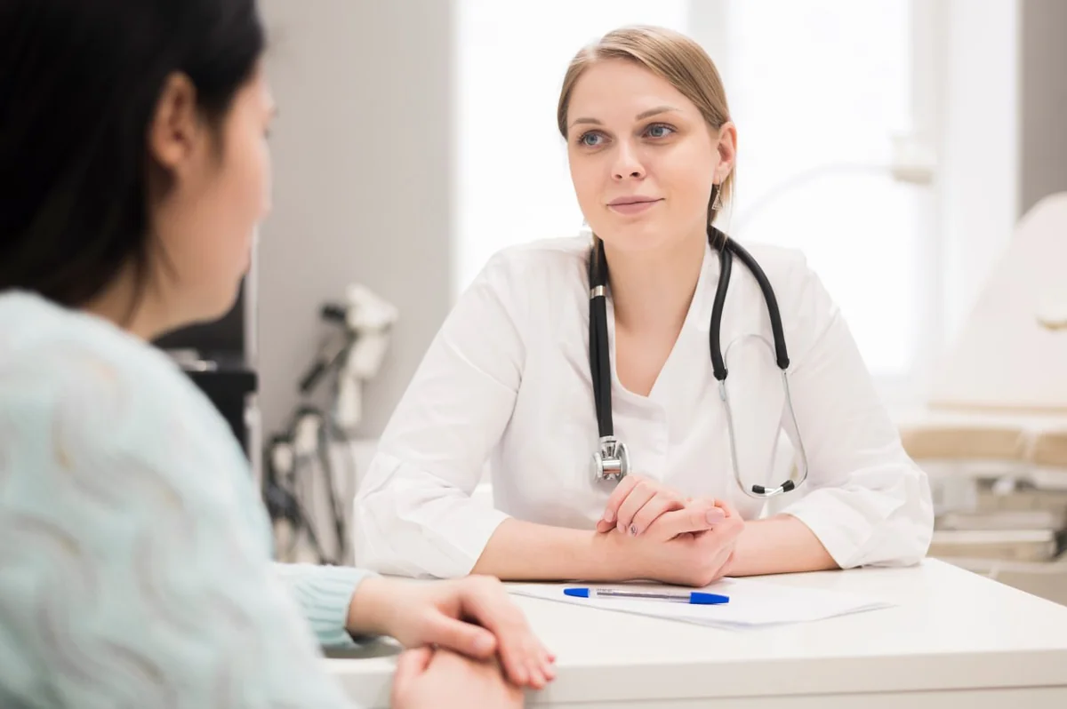 https://www.magnific.com/free-photo/doctor-patient-appointment_7473416.htm