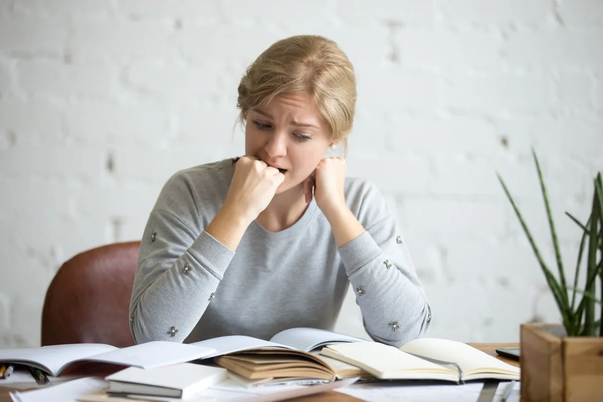 https://www.magnific.com/free-photo/portrait-student-girl-sitting-desk-biting-her-fist_1281607.htm
