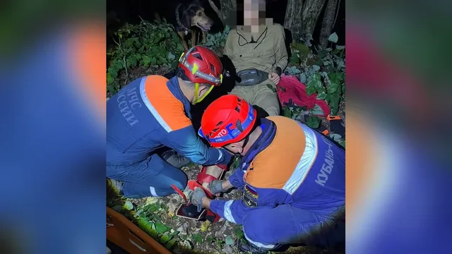 В Сочи спасатели эвакуировали из леса туриста со сломанной ногой