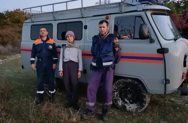 Спасатели ночью нашли в лесу под Геленджиком заблудившуюся туристку из Москвы