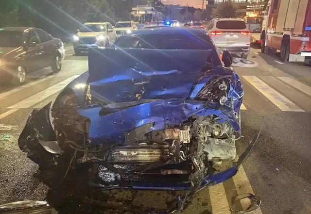 В Краснодаре водитель Porsche въехал в Audi, бросил машину и сбежал