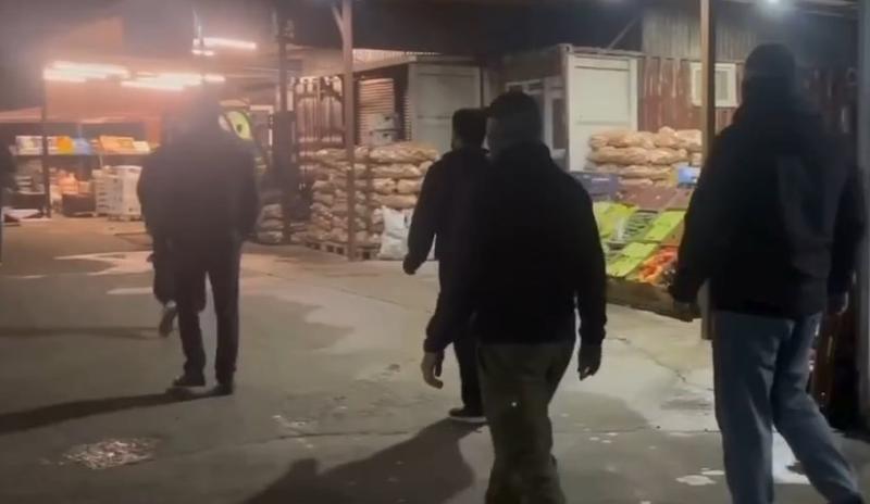 Полиция Новороссийска выявила более 20 нелегальных мигрантов на овощной базе