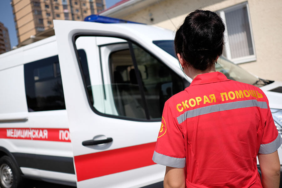 БПЛА ударили по парковке и автомобилям в Белгородской области, трое пострадали