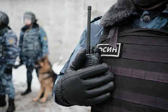Заключенный напал на конвоиров ФСИН в поезде Владикавказ — Адлер в КБР