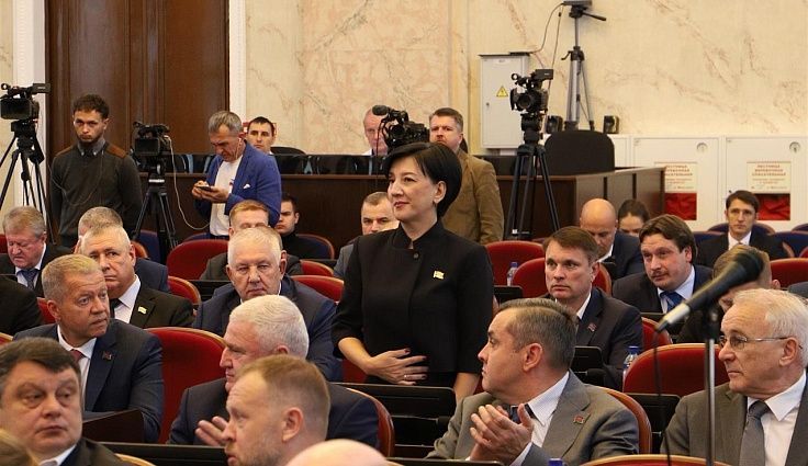 На сессии ЗСК прекратили полномочия трех депутатов и представили одного парламентария