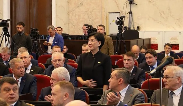 На сессии ЗСК прекратили полномочия трех депутатов и представили одного парламентария