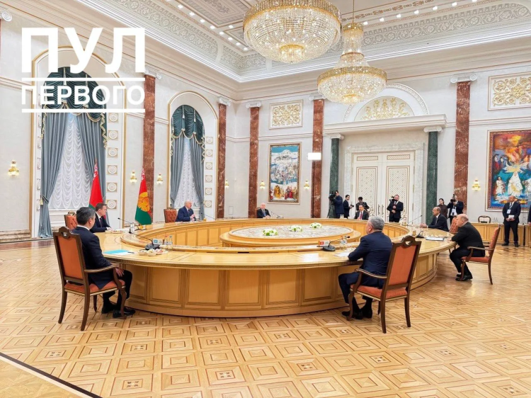 Лукашенко: «Мы никогда не позволим стрелять русским в спину»