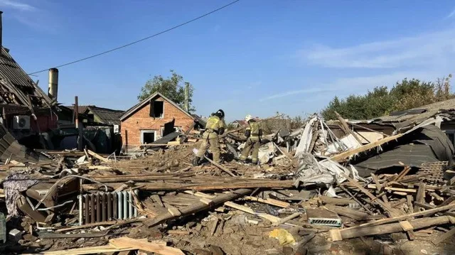 Дом разнесло взрывом: в Яблоновском спасатели нашли погибшего
